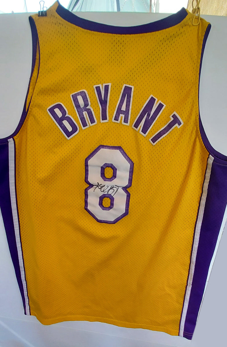 Kobe Bryant Los Angeles Lakers jersey signed with proof – Awesome Artifacts