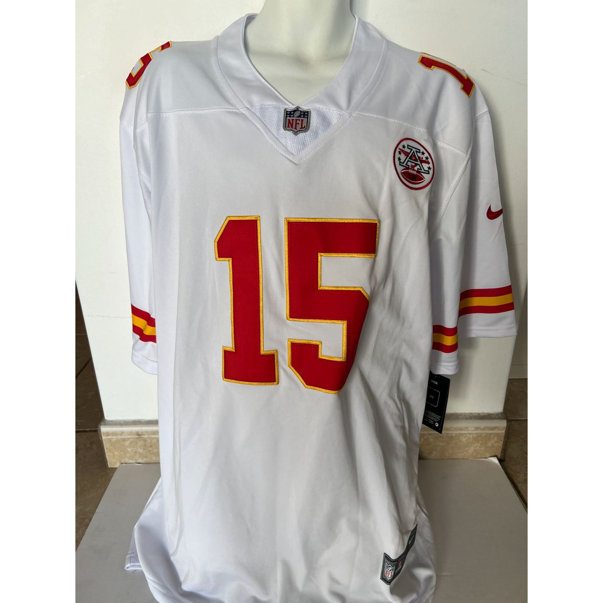 Patrick Mahomes Back Signed Kansas City Chiefs Home Jersey In Deluxe  Packaging