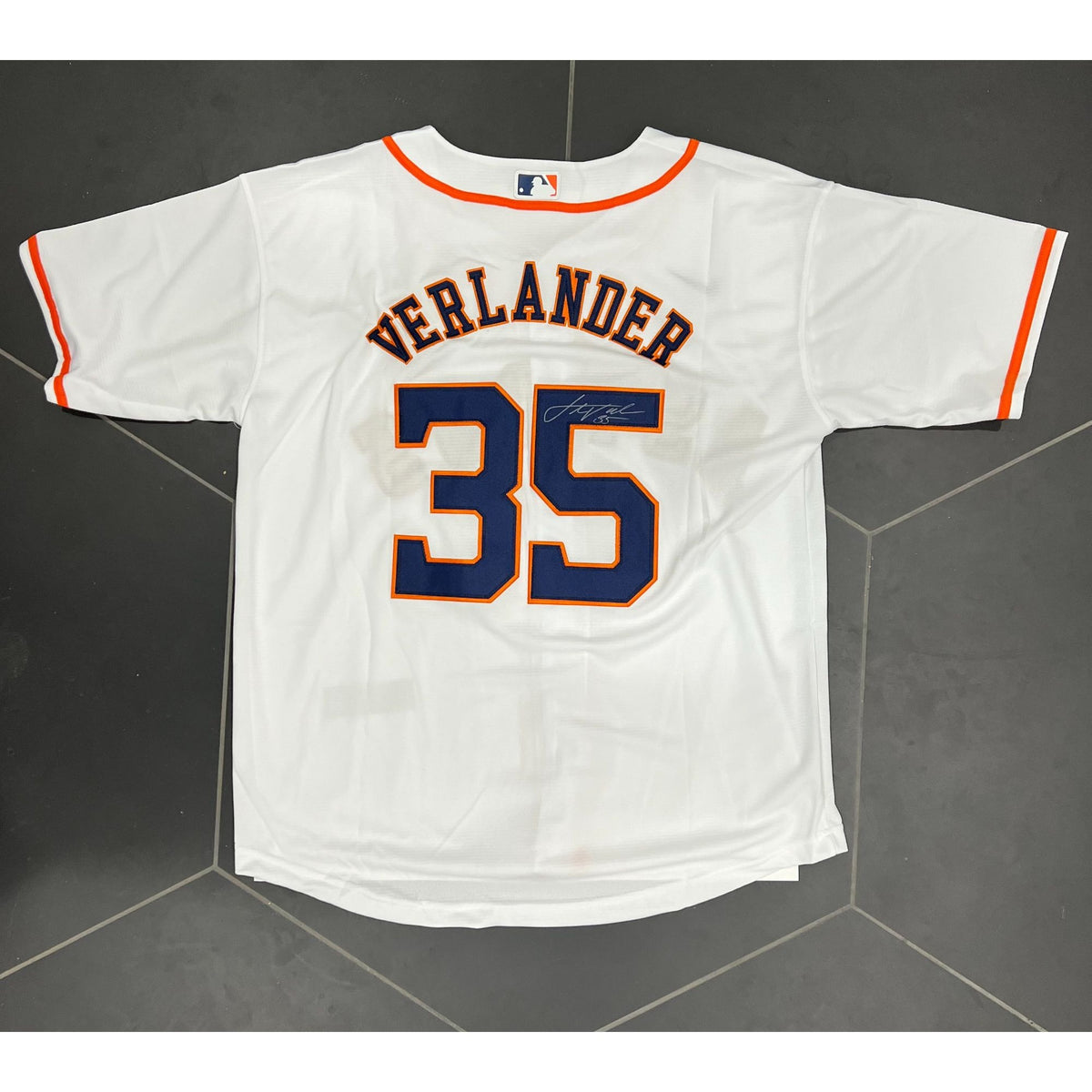 Astros fan receives signed Verlander jersey in exchange for home