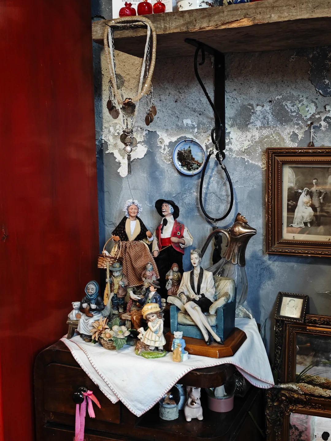 Explore Vintage Memorabilia Trends and Hidden Value