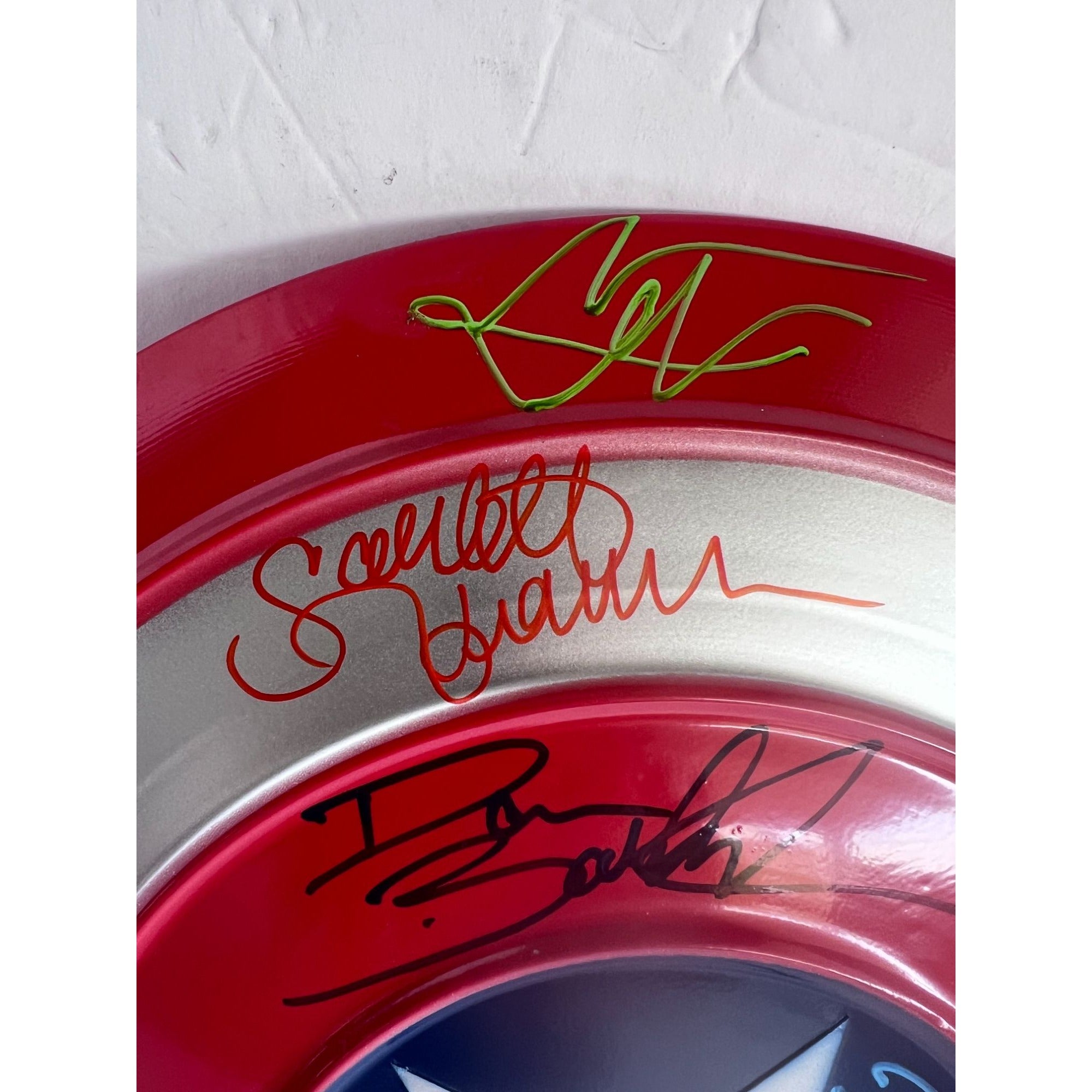 Avengers-Captain America metal shield Chris Evans, Scarlett Johansson, Robert Downey Jr. 20 plus signatures signed with proof