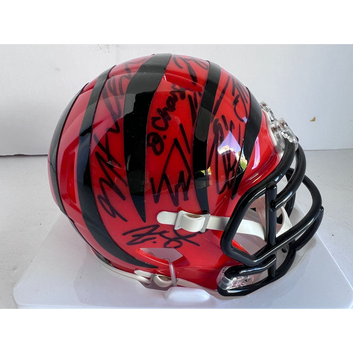 Cincinnati Bengals Joe Burriow Ja'Marr Chase, Tee Higgins, Sam Hubbard Joe Mixon, Zac Taylor Riddell Mini helmet signed with proof