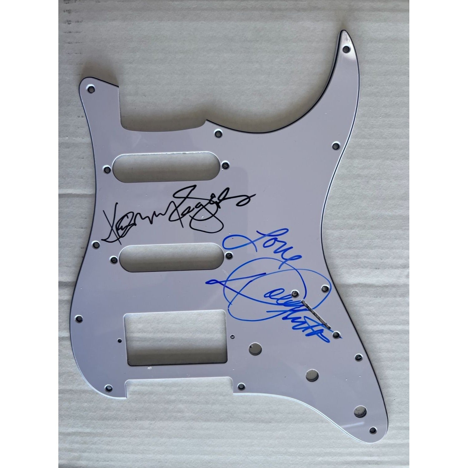 Dolly Parton and Kenny Rogers Fender Stratocaster electric guitar pickguard signed with proof