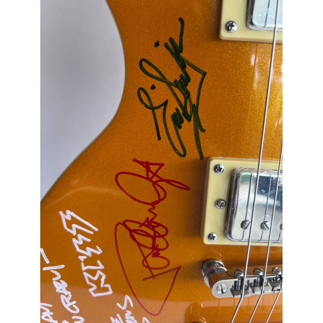 Kiss Gene Simmons Ace Frehley Paul Stanley Eric Singer Tommy Thayer Vinnie Vincent Les Paul Gold full size electric guitar signed with proof