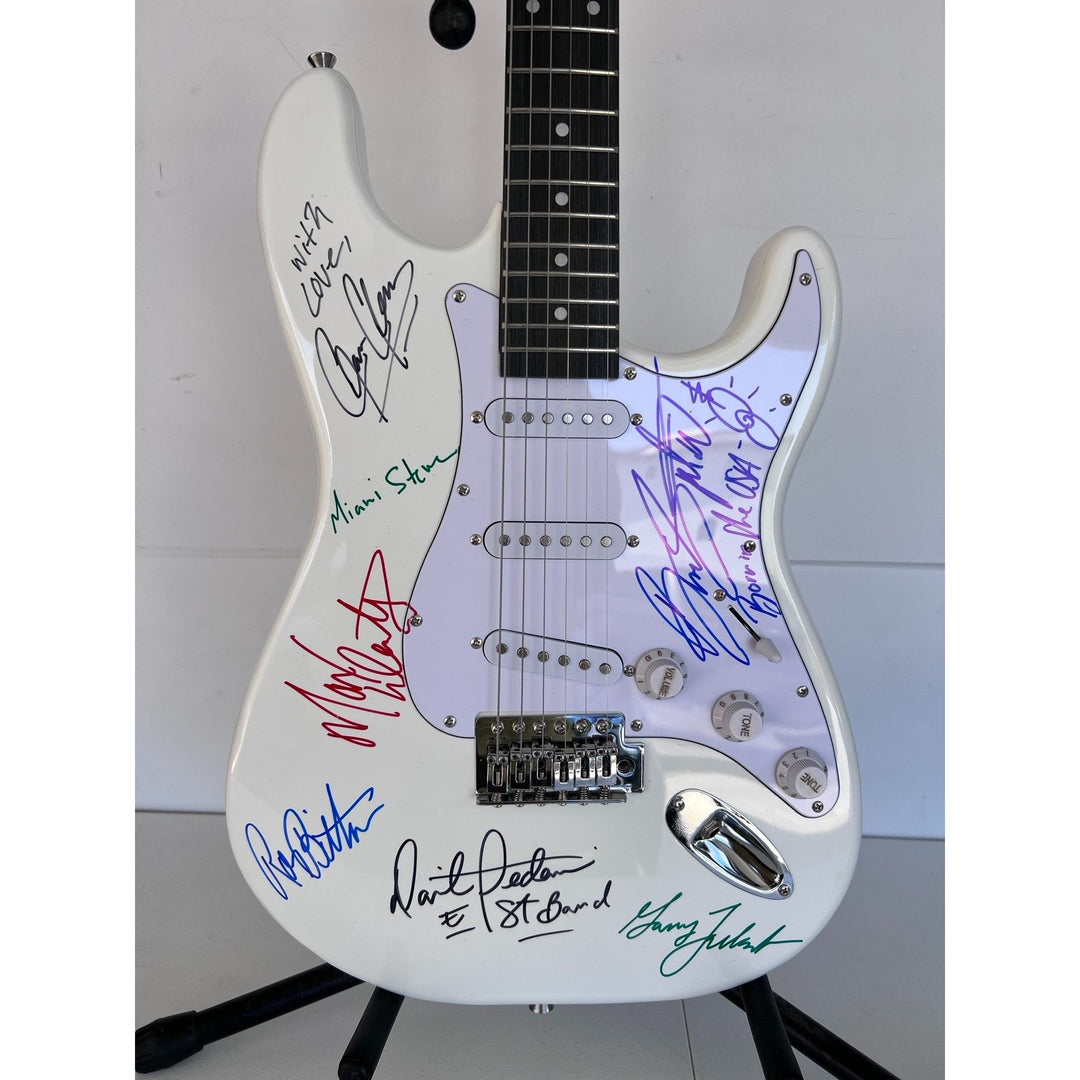 Bruce Springsteen Clarence Clemons and the E street band electric guitar signed with proof.
