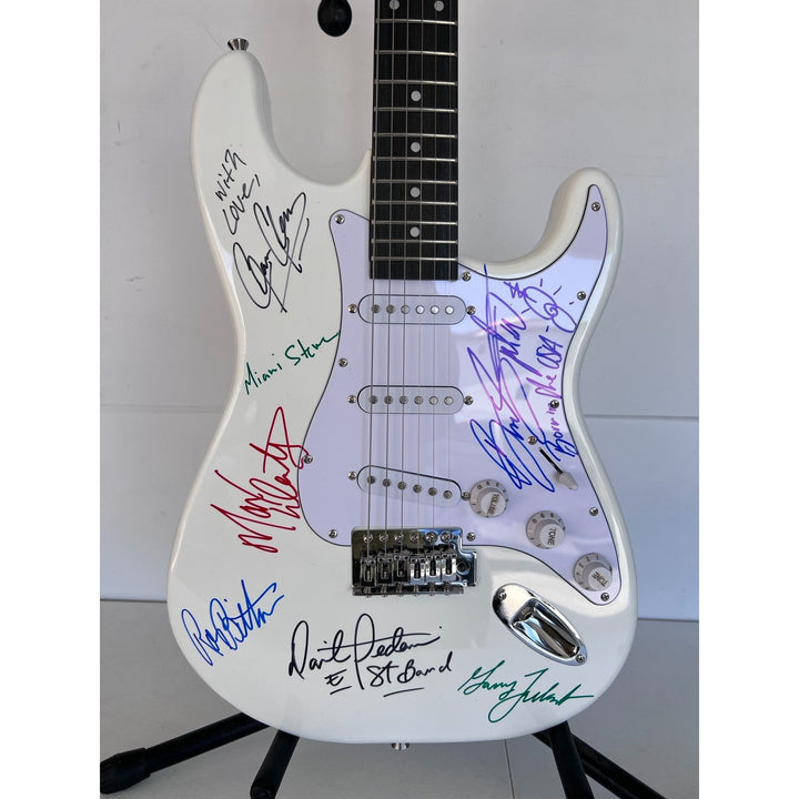 Bruce Springsteen Clarence Clemons and the E street band electric guitar signed with proof.