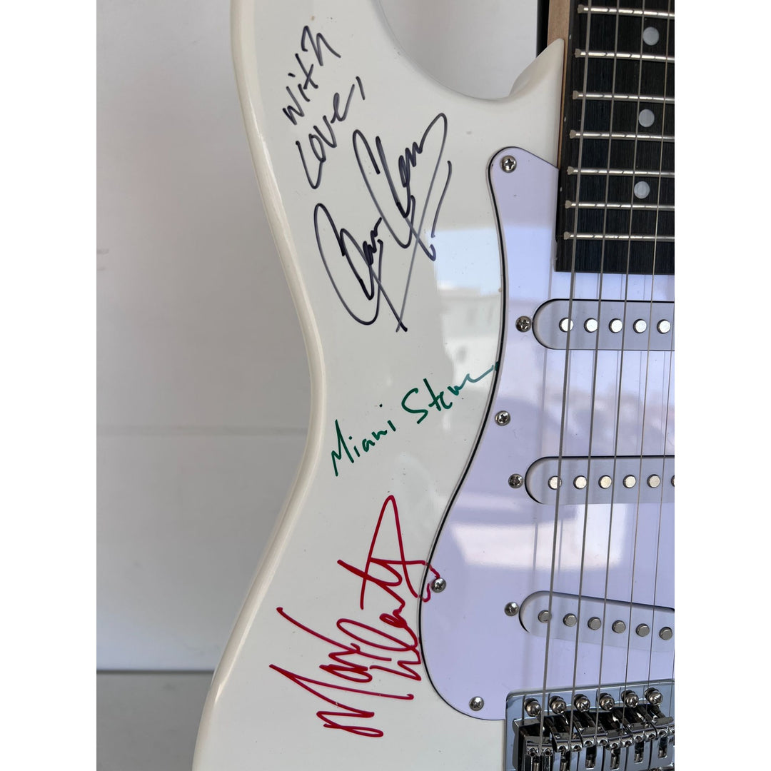 Bruce Springsteen Clarence Clemons and the E street band electric guitar signed with proof.
