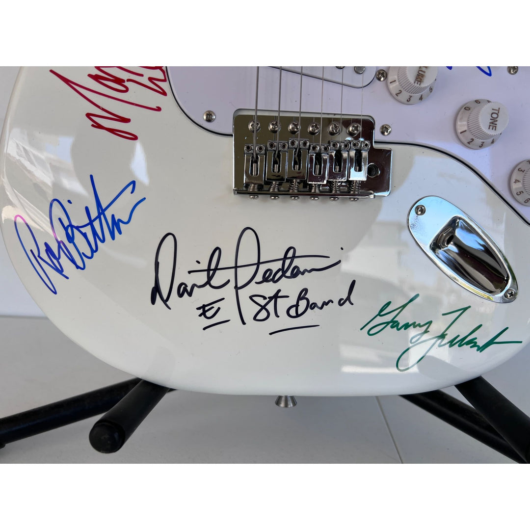 Bruce Springsteen Clarence Clemons and the E street band electric guitar signed with proof.