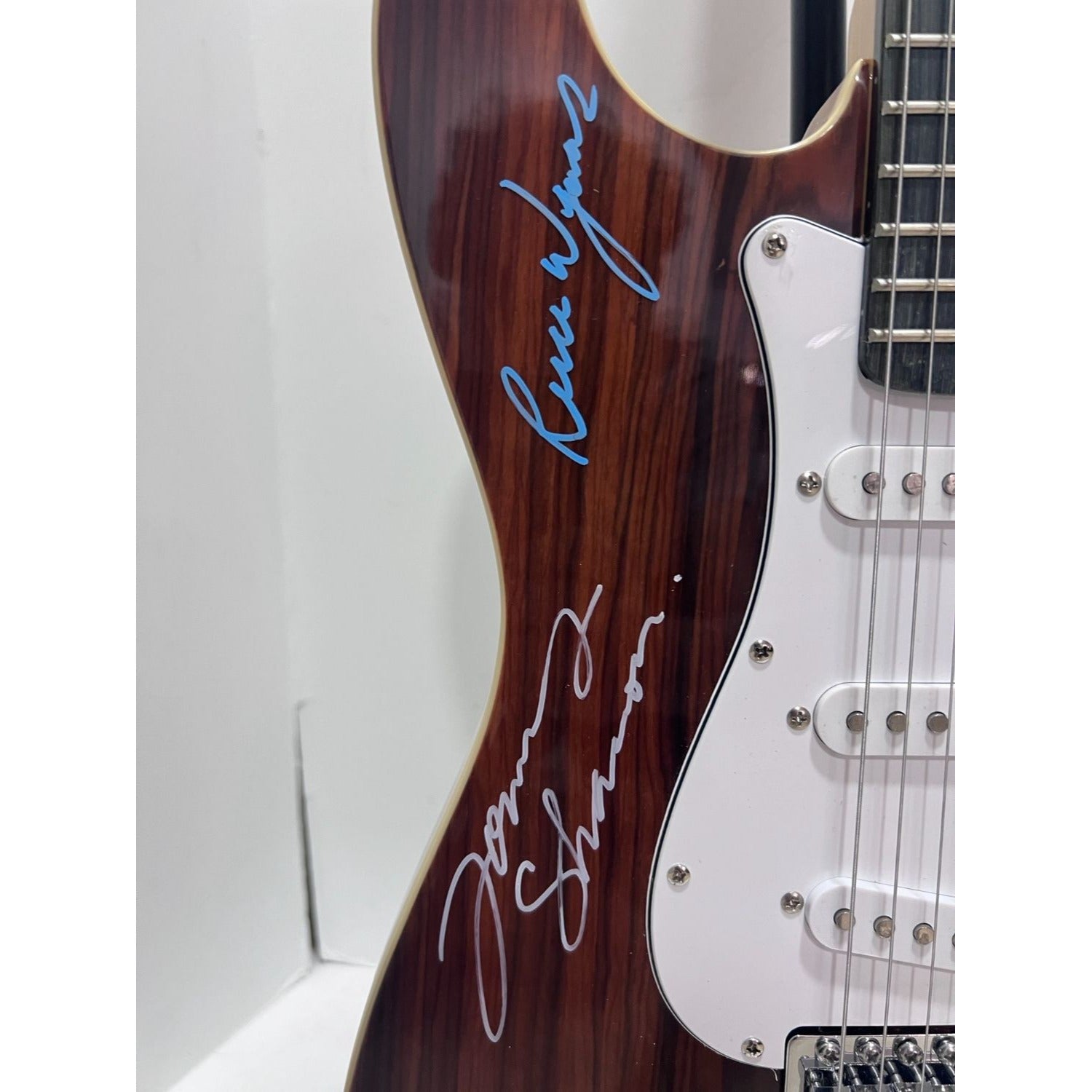 Stevie Ray Vaughan and Double Trouble  CURLY BURL MAPLE 6 STRING ELECTRIC GUITAR vintage wood electric guitar signed with proof