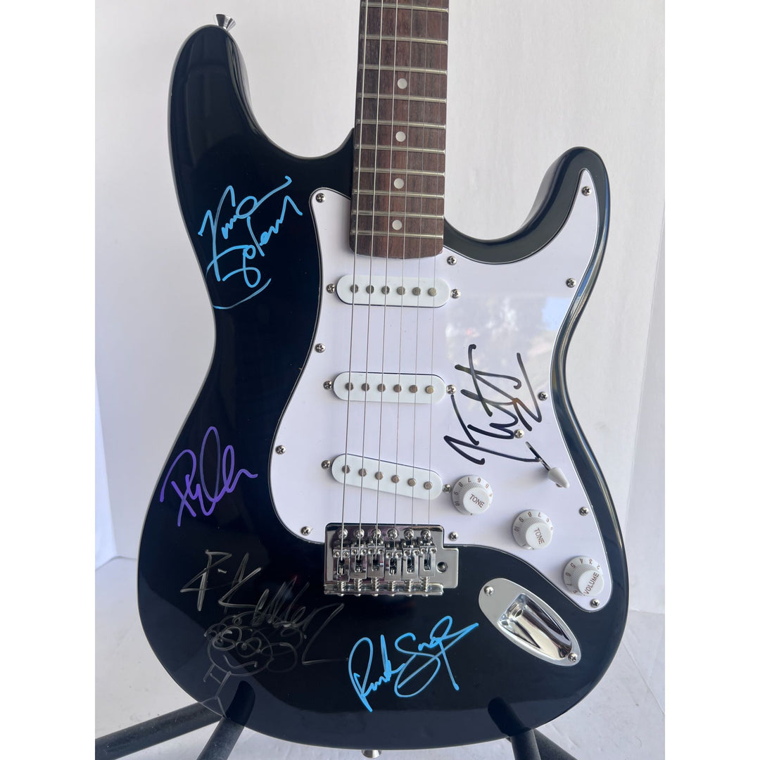 Vivian Campbell Joe Elliott Rick Allen Def Leppard Huntington Stratocaster full size electric guitar signed with proof