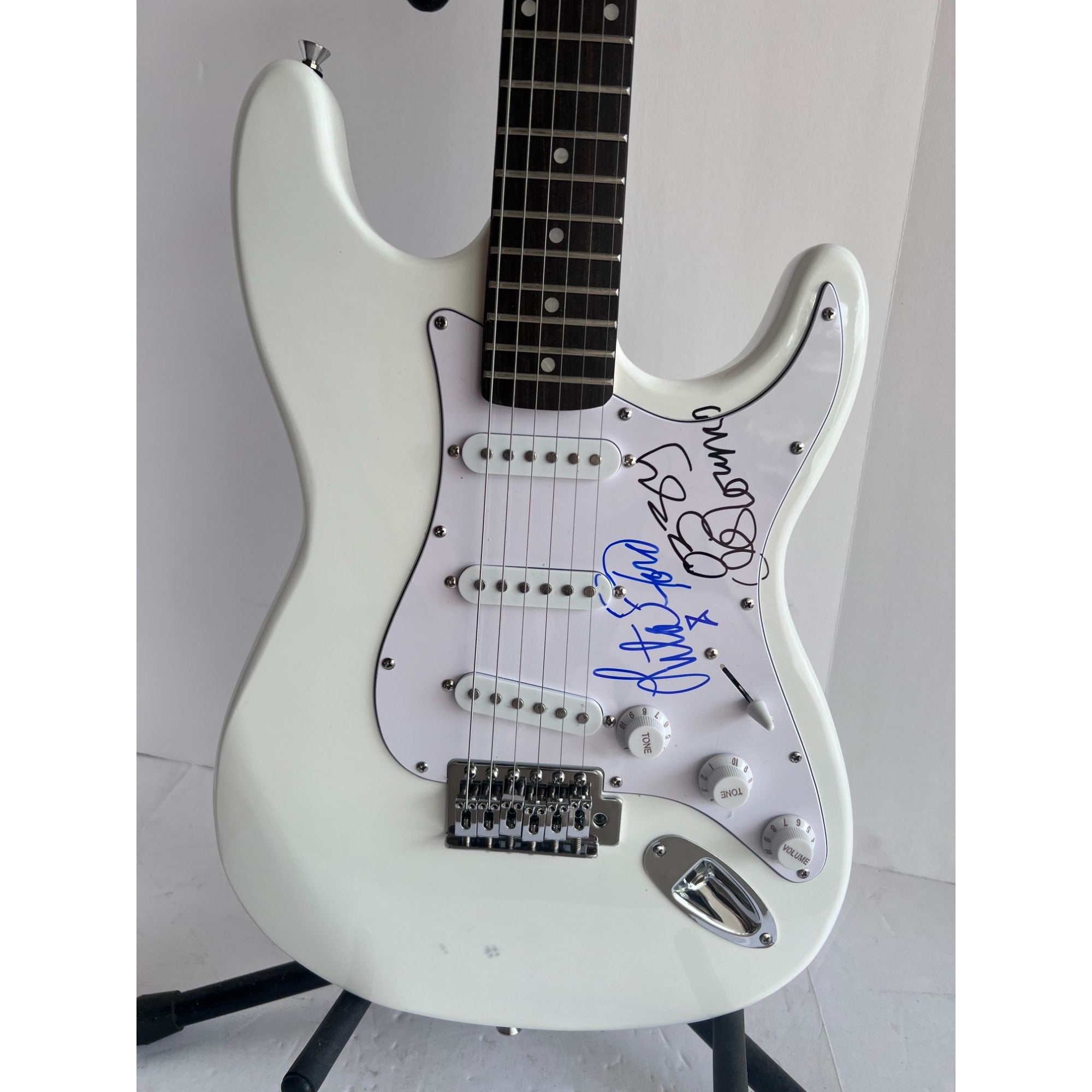 Ozzy Osbourne and Lita Ford Huntington Stratocaster full size electric guitar signed with proof