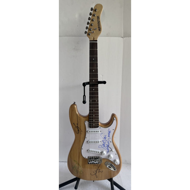 Stevie Vai Eric Johnson Joe Satariaini Yngwie Malmsteen Stratocaster Huntington full size electric guitar signed with proof