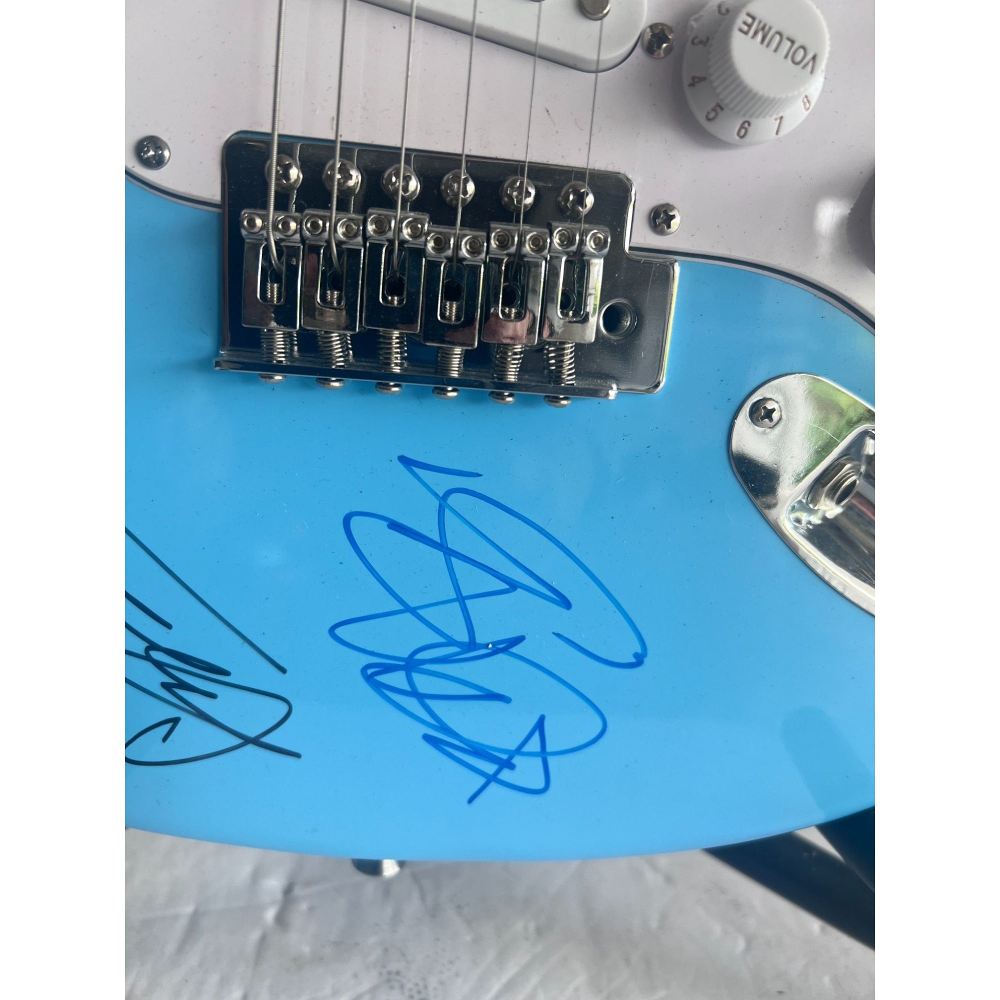 Chris Cornell Jerry Cantrell David Groll Taylor Hawkins the Foo Fighters Billy Joe Armstrong Tre Cool Stratocaster electric guitar signed