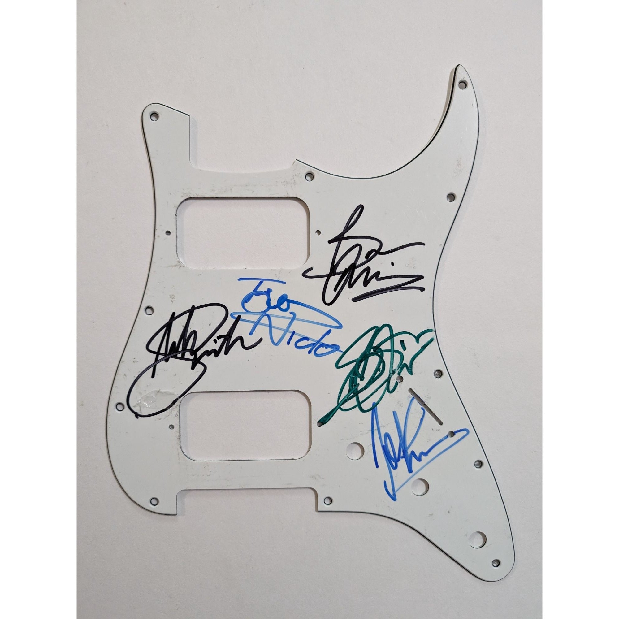 Iron Maiden Bruce Dickinson Steve Harris Niko McBain Stratocaster electric guitar pickguard band signed