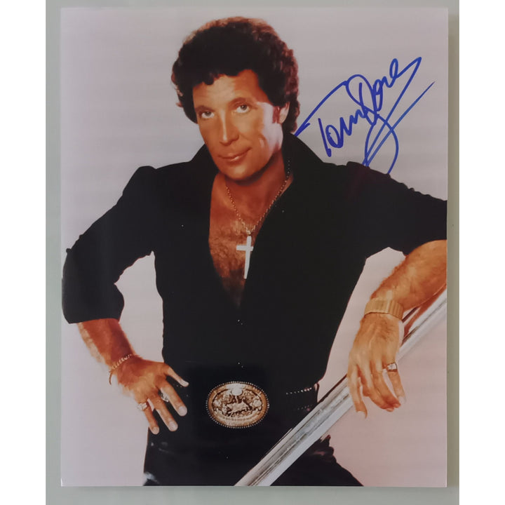 Tom Jones 8x10 photograph signed