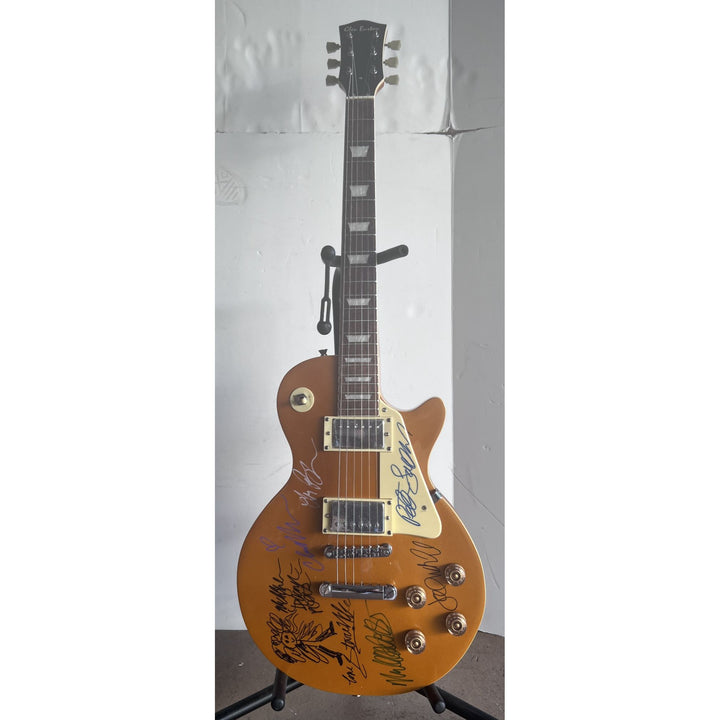 Stevie Nicks Pete Green Lindsay Buckingham John and Christy McVie make Fleetwood Fleetwood Mac Gold Les Paul signed with proof