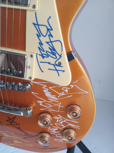 Kiss Gene Simmons, Paul Stanley, Ace Frehley, Peter Criss, Tommy Thayer, Eric Singer, Vinny Vincent and Bruce Kulick Les Paul electric guitar signed with proof