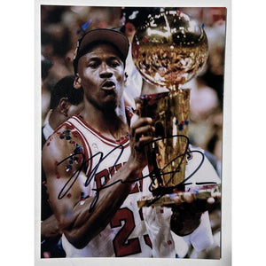 Michael Jordan 5 x 7 photograph signed with proof