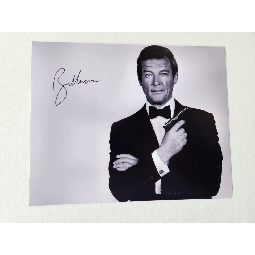 Roger Moore James Bond 007 8x10 photo signed with proof