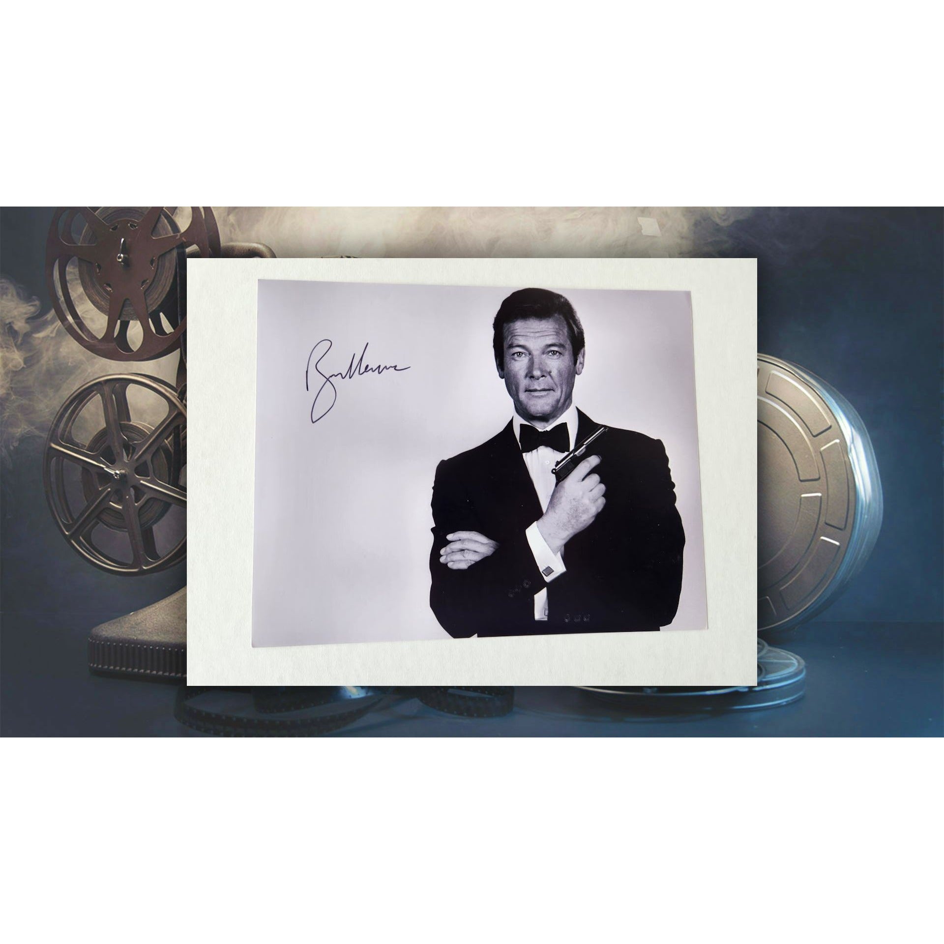 Roger Moore James Bond 007 8x10 photo signed with proof