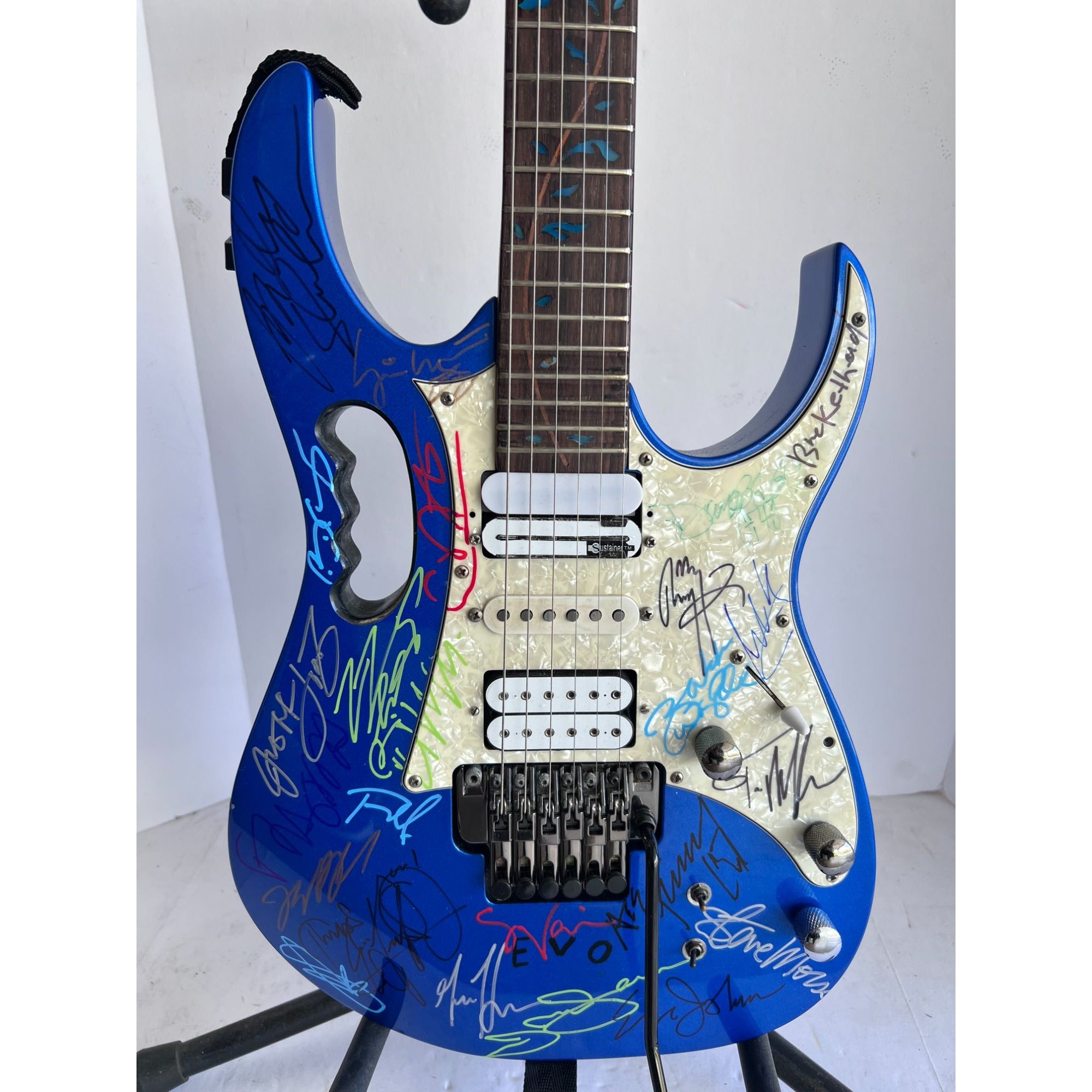 Stevie Vai Ibanez electric guitar signed by 40 all-time great guitar Legends