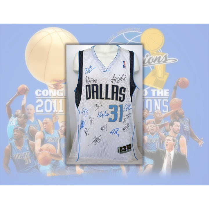 Dallas Mavericks Dirk Nowitzki NBA champs team signed jersey signed with proof