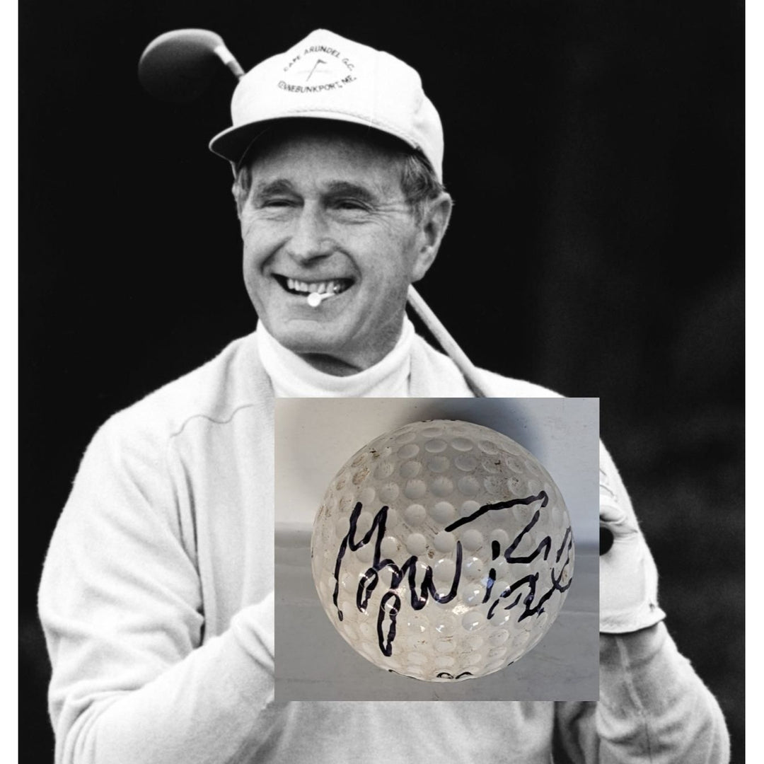 George Walker Bush (43) vintage golf ball signed with proof and free display case
