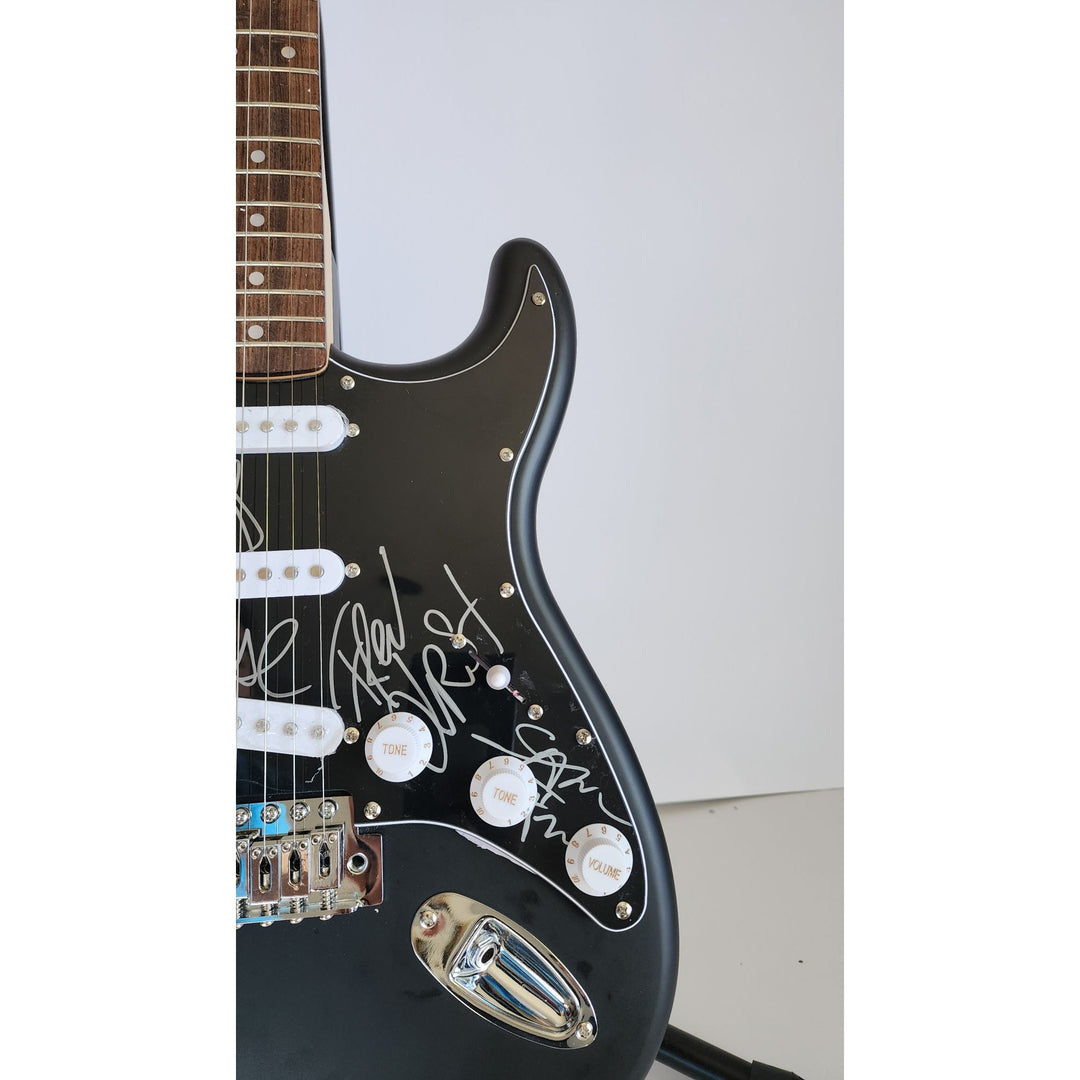Fred Durst, Sam Rivers, Wes Borald, DJ Lethal, John Otto, Limp Bizkit, Fender Stratocaster Squier electric guitar signed with proof