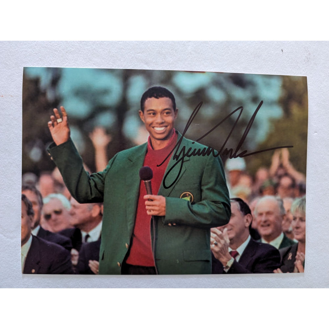 Tiger Woods 5x7 photo signed with proof