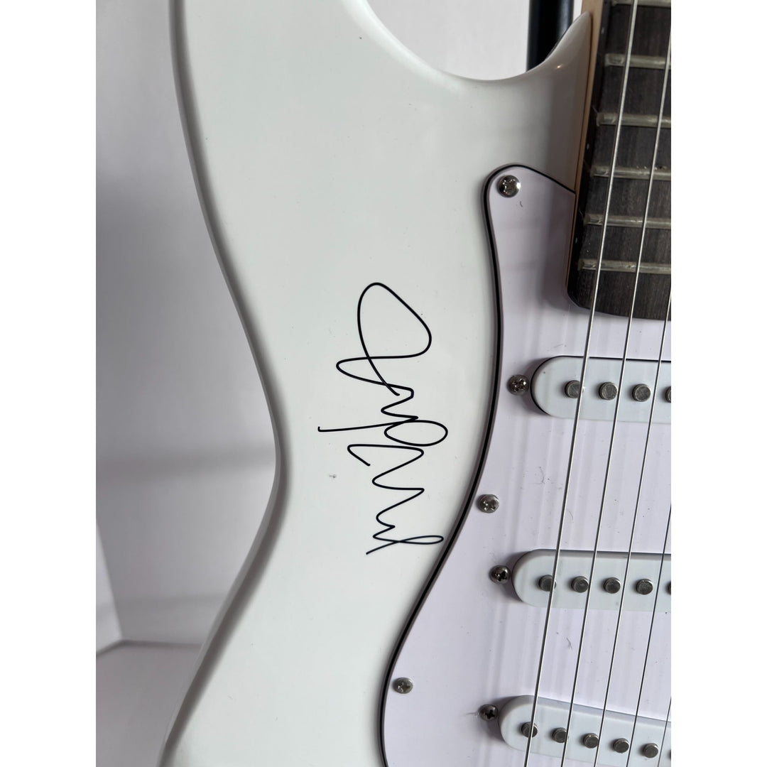 Pearl Jam Eddie Vedder, Jeff Ament, Stone Gossard, Matt Cameron and Mike McCready 40'' electric guitar signed