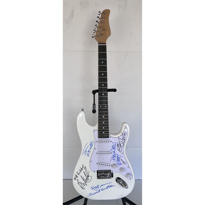 Aerosmith Steven Tyler Joe Perry Joey Kramer Tom Hamilton electric guitar signed with proof.