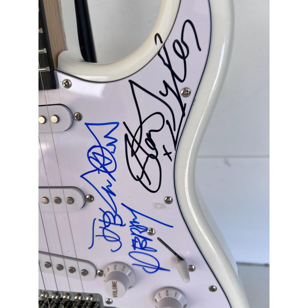 Aerosmith Steven Tyler Joe Perry Joey Kramer Tom Hamilton electric guitar signed with proof.