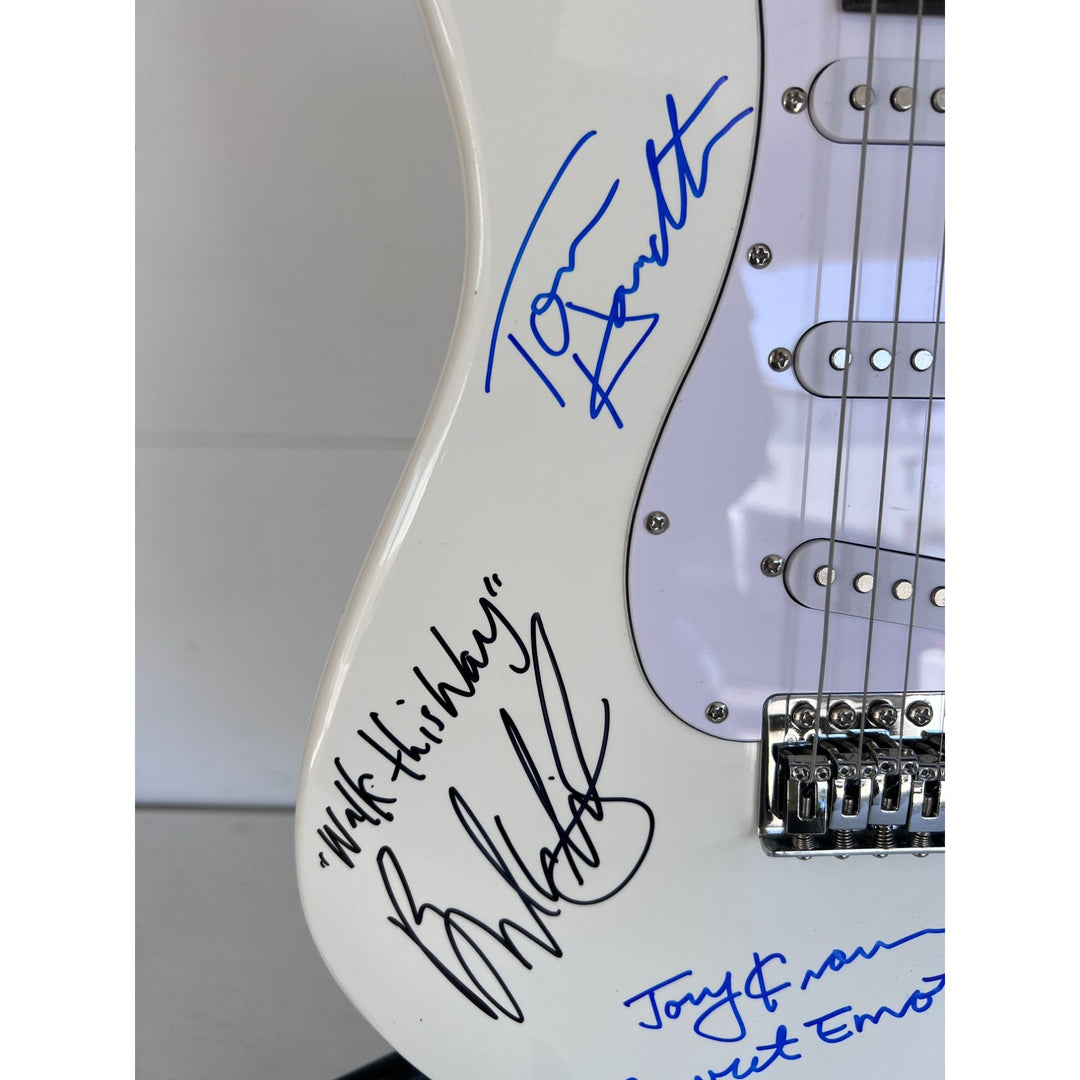 Aerosmith Steven Tyler Joe Perry Joey Kramer Tom Hamilton electric guitar signed with proof.