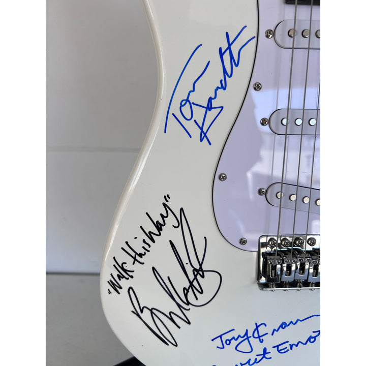 Aerosmith Steven Tyler Joe Perry Joey Kramer Tom Hamilton electric guitar signed with proof.