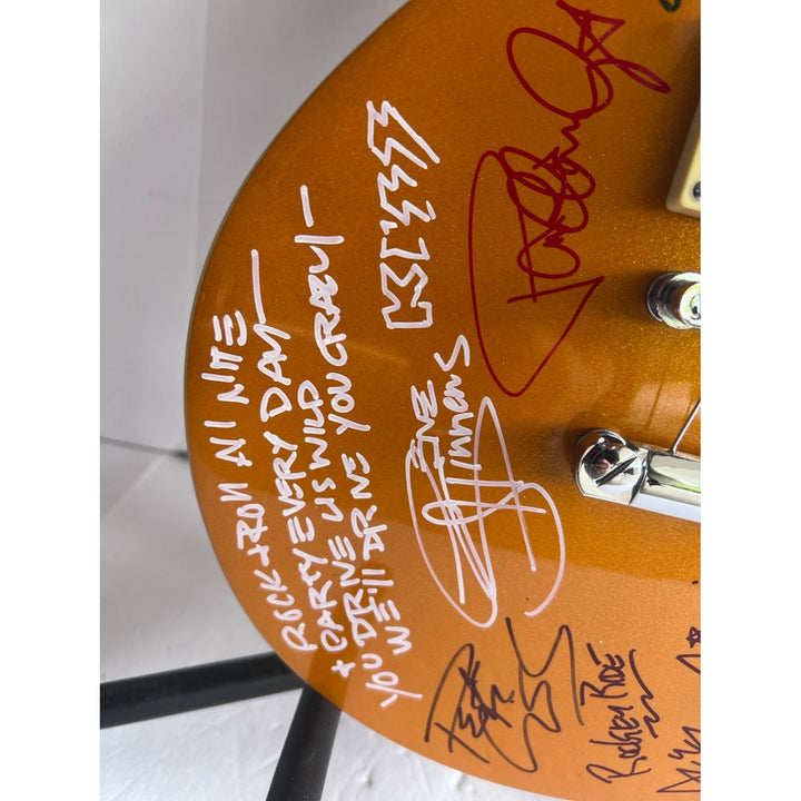 Kiss Gene Simmons Ace Frehley Paul Stanley Eric Singer Tommy Thayer Vinnie Vincent Les Paul Gold full size electric guitar signed with proof