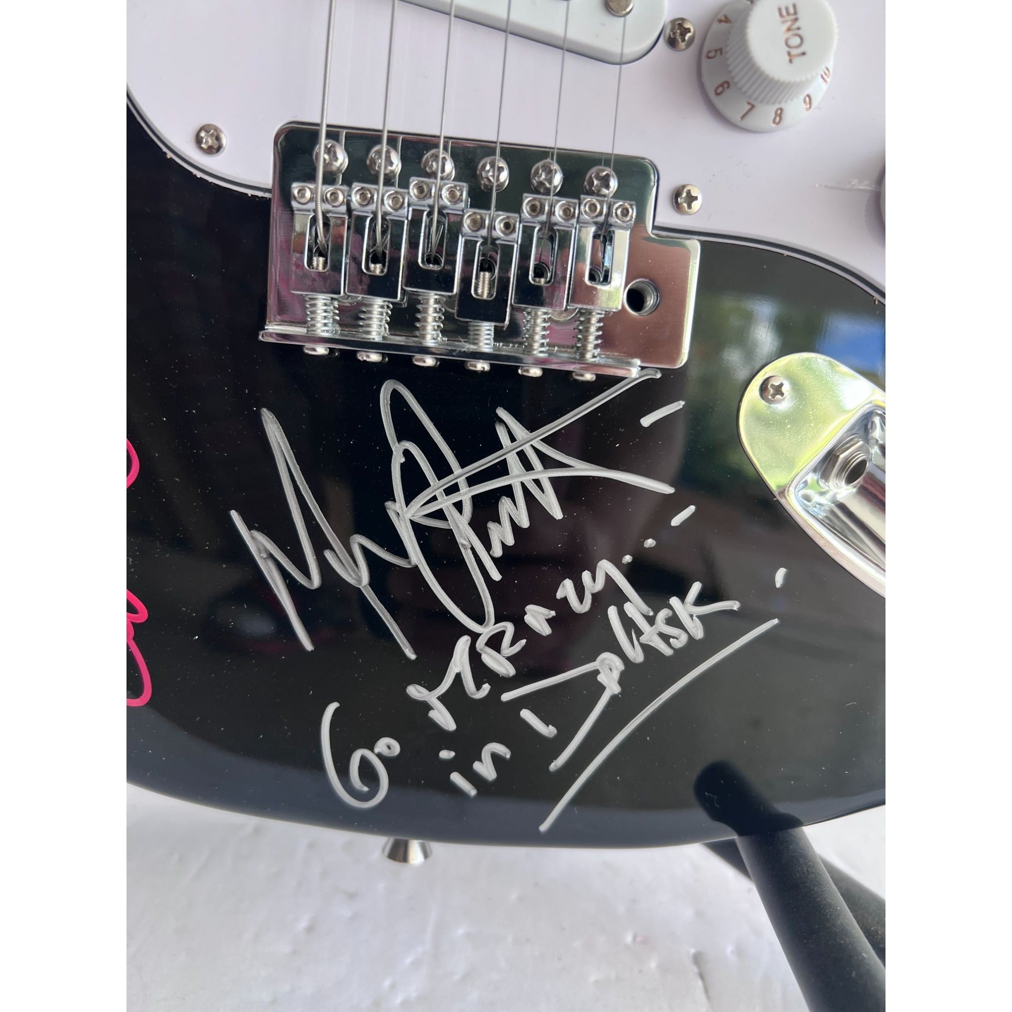 Eddie Van Halen David Lee Roth Sammy Hagar Michael Anthony Alex Van Halen Huntington Stratocaster full size electric guitar signed with proo
