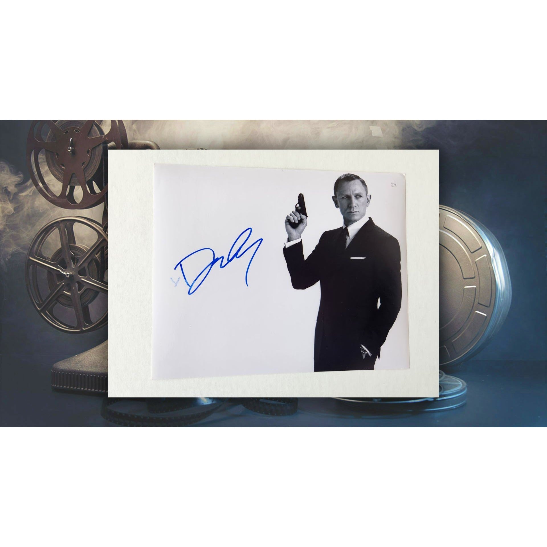 Daniel Craig James Bond 007 8x10 photo signed with proof