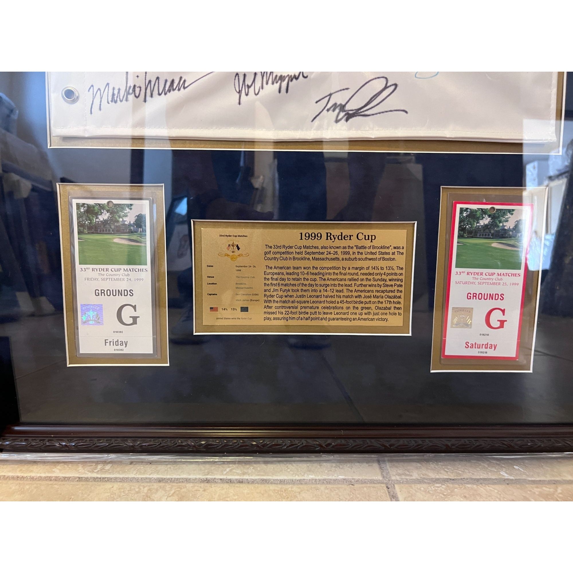 USA 1999 Ryder Cup pin flag framed 28x31 and signed with proof Phil Mickelson Payne Stewart complete team