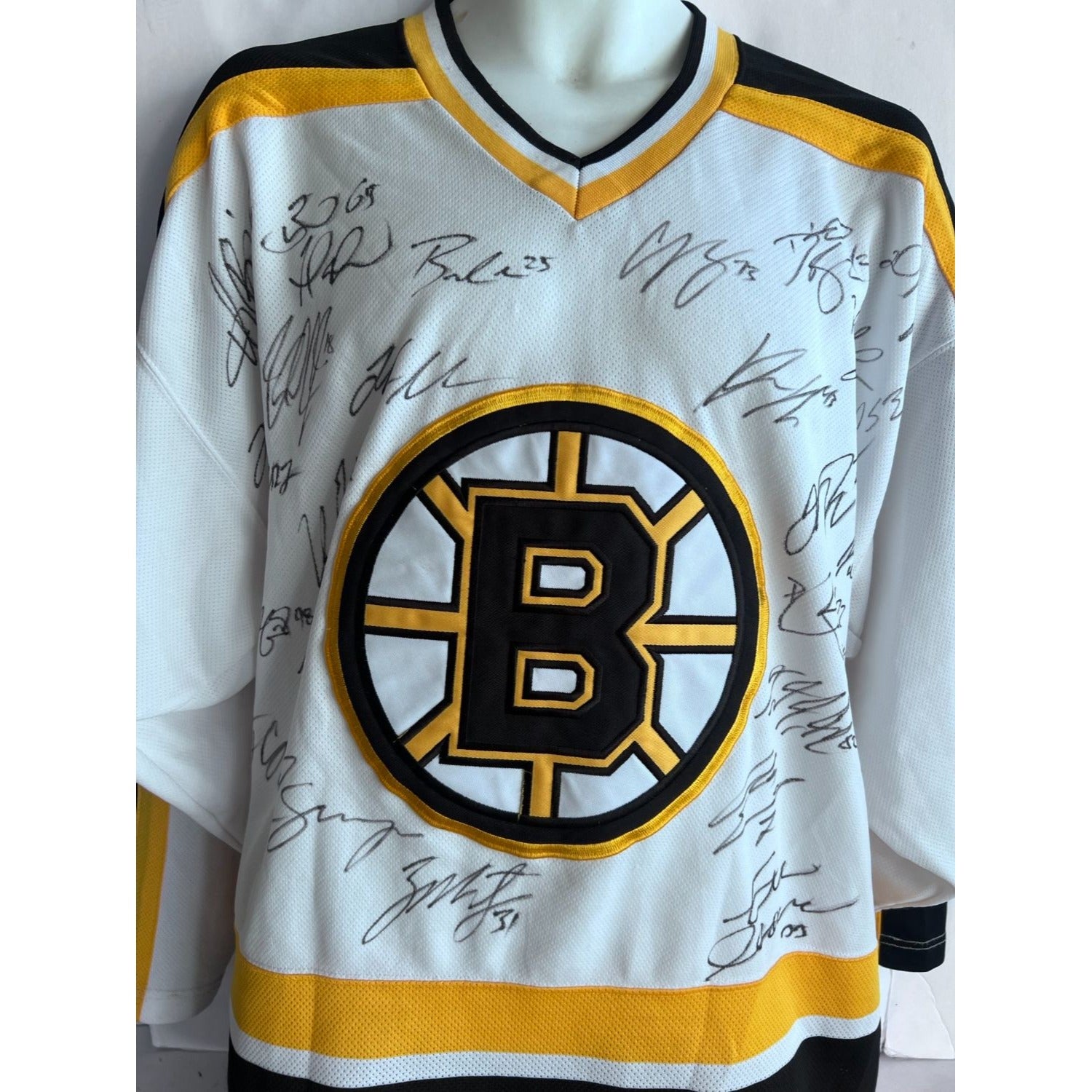 Boston Bruins game model Jersey all-time great signed Milt Schmidt Johnny Bucyik Ray Bourque Bobby Orr Phil Esposito