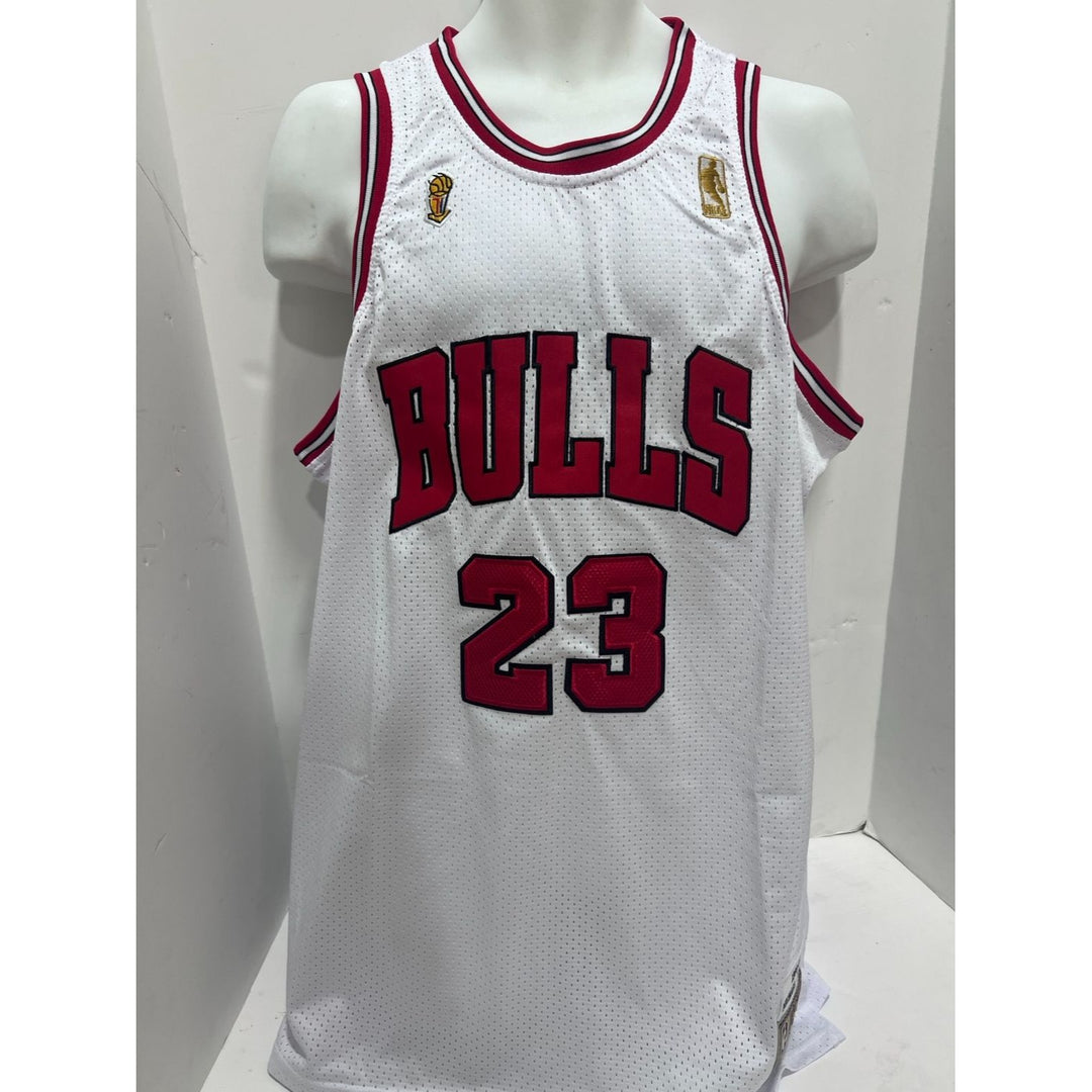 Michael Jordan 1996-1997 Chicago Bulls game model jersey signed with proof