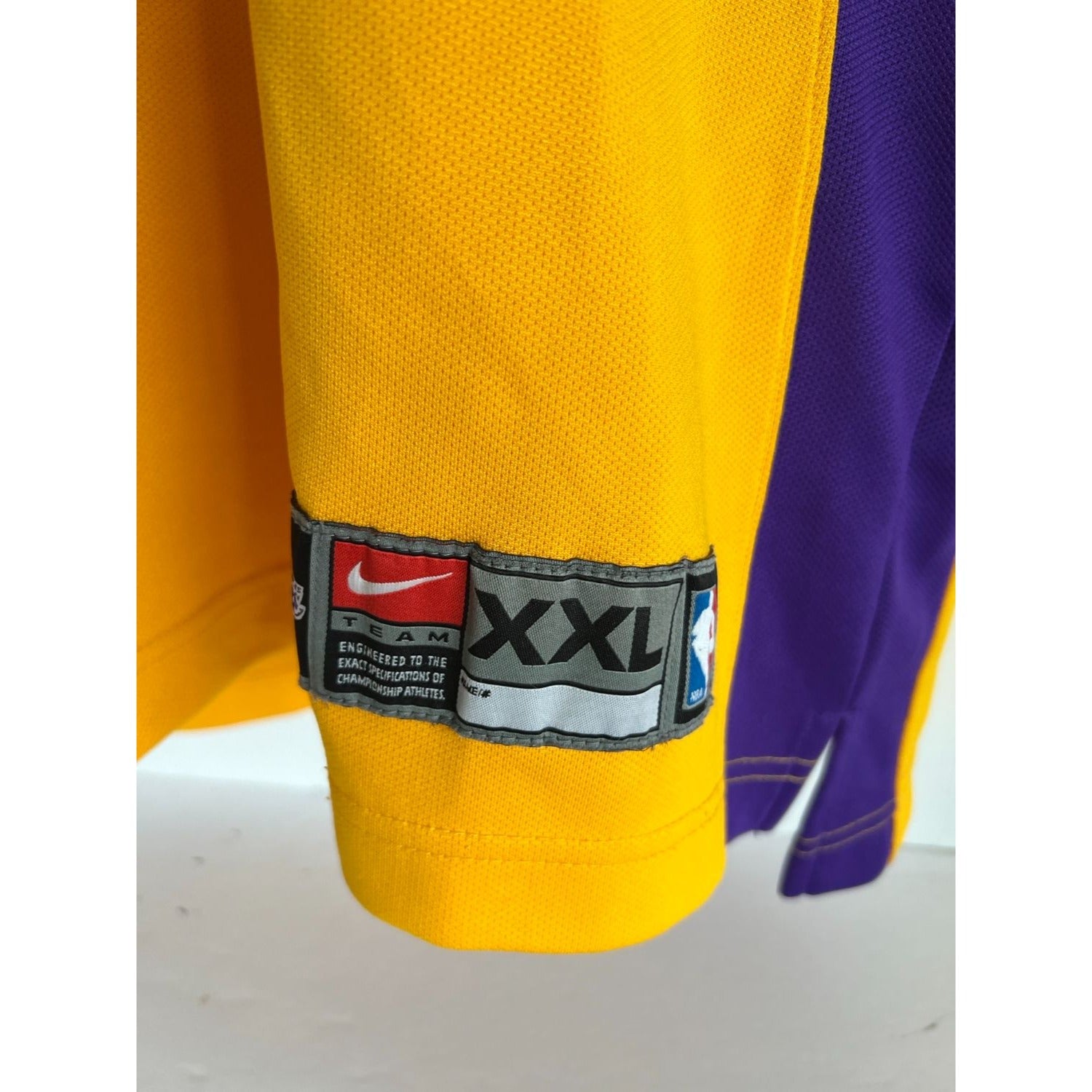 Awesome Artifacts Kobe Bryant Phil Jackson Shaquille O'Neal Los Angeles Lakers 2000 NBA Champions Nike Team Signed Shooting Shirt with Proof by Awesome Artifact