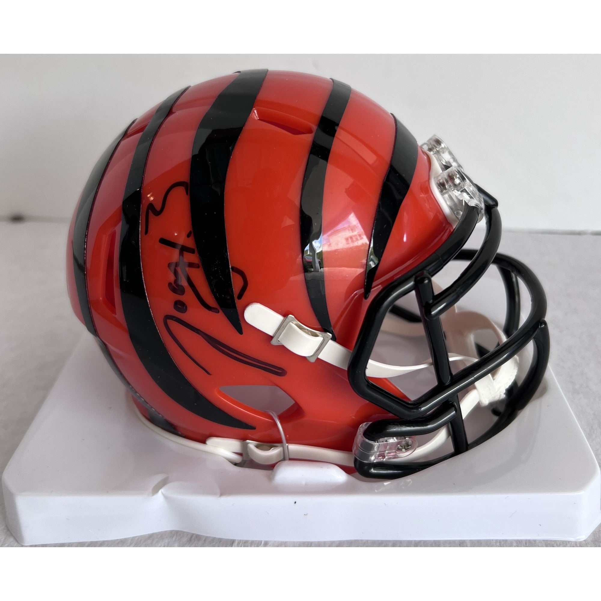 Joe Burrow Cincinatti Bengals Riddell mini helmet signed with proof