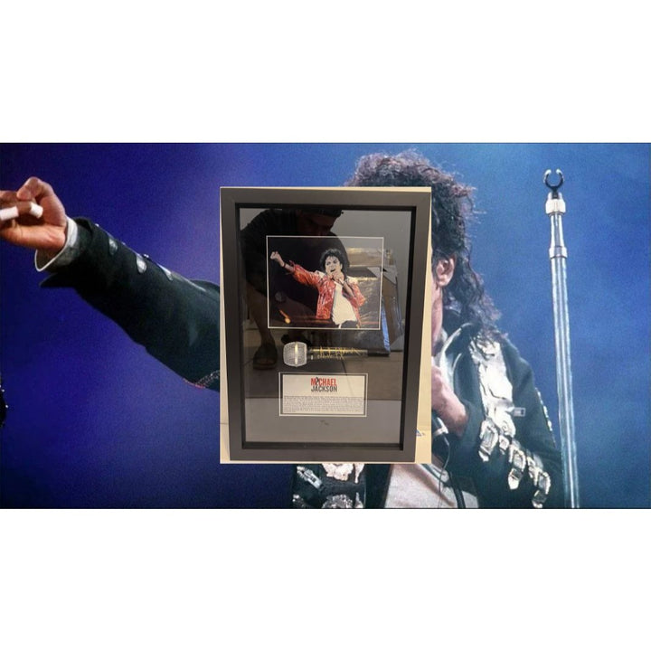 Michael Jackson The King of Pop microphone signed and framed with proof