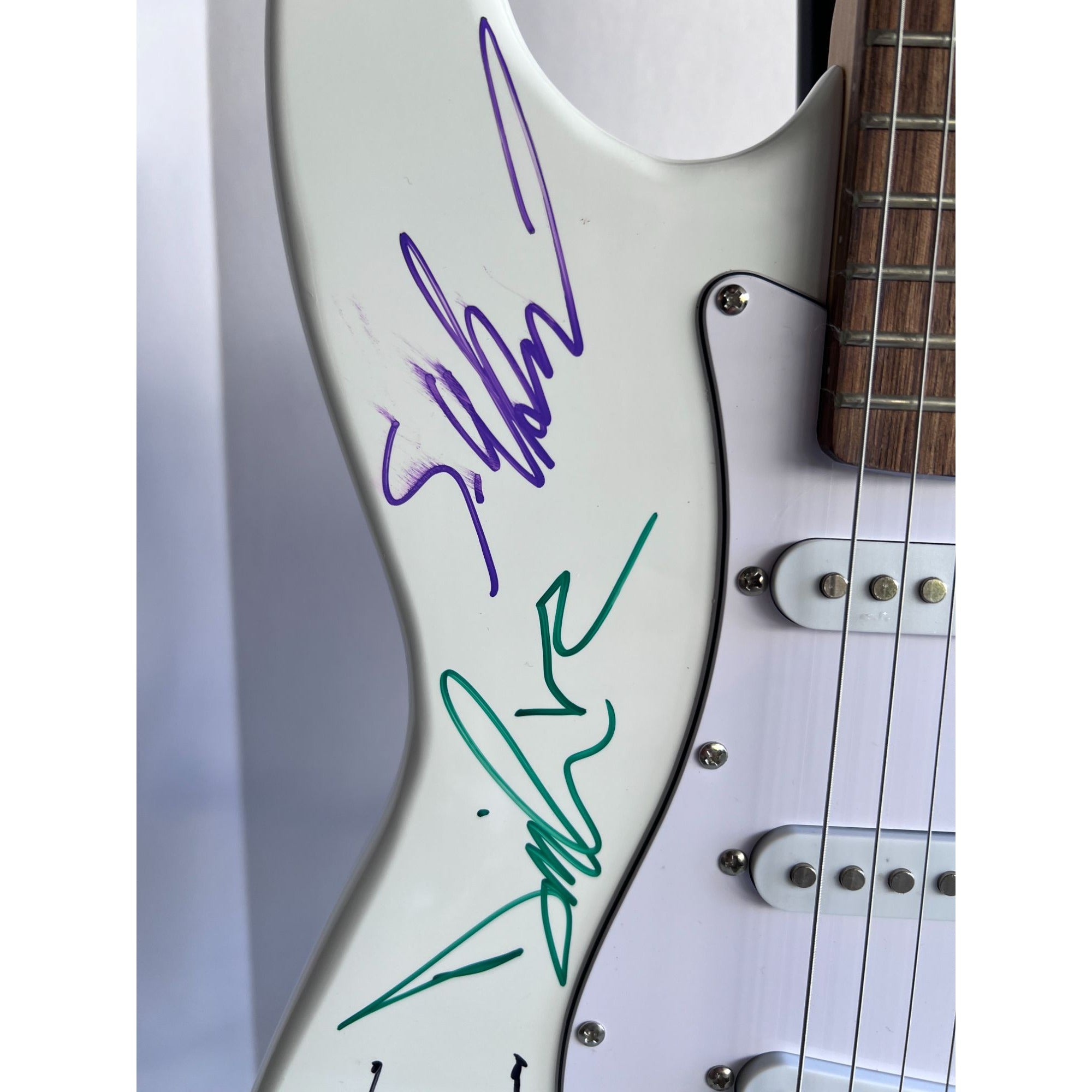 Velvet Revolver Scott Weiland Matt Cameron Slash Duff McKagen electric guitar signed with proof