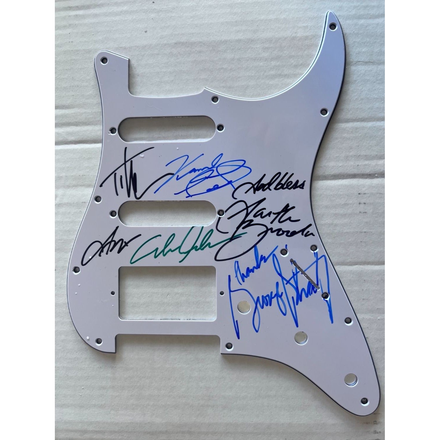 Garth Brooks George Strait Alan Jackson Vince Gill Tim McGraw Fender Stratocaster electric guitar pickguard signed with proof