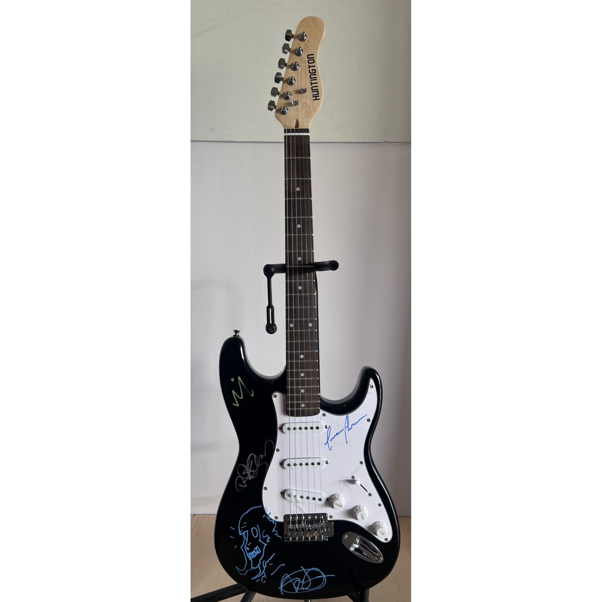 Tool James Maynard Keenan Danny Carey Justin Chancellor Adam Jones Stratocaster full size electric guitar signed with proof