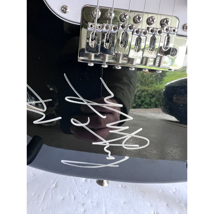 Noel Gallagher Oasis  stratocaster electric guitar  signed with proof