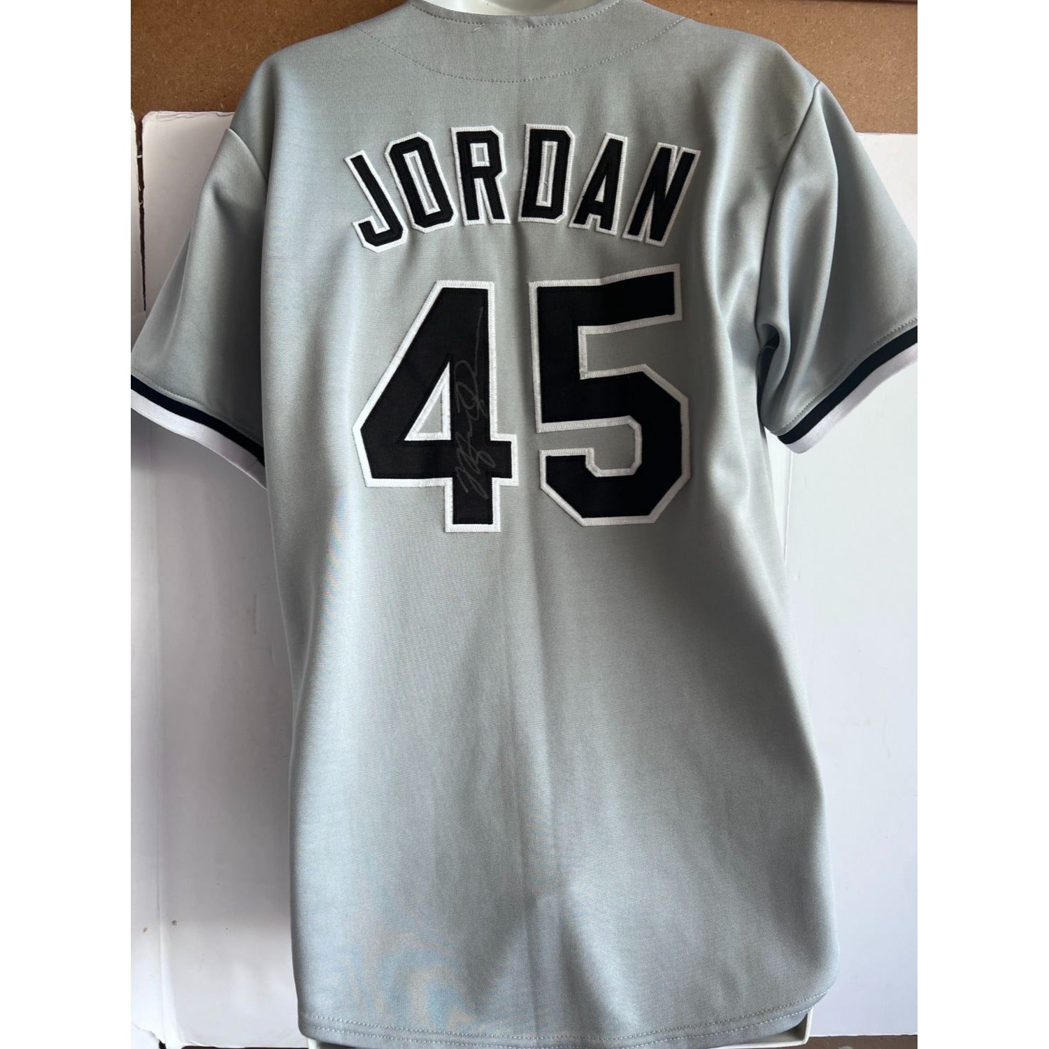 Michael Jordan Birmingham Barons signed jersey gray with proof