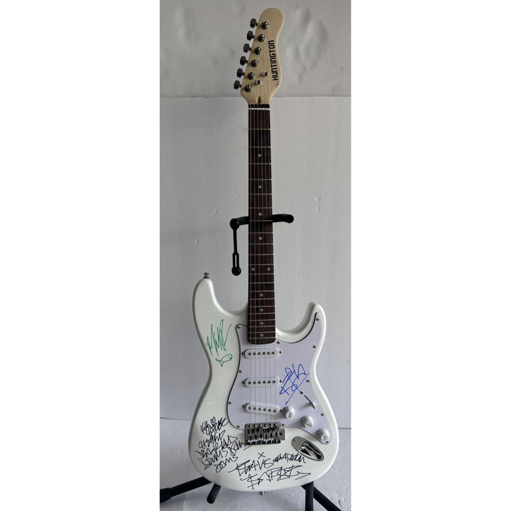 Travis Barker Tom DeLonge Blink-182 full size Stratocaster electric guitar signed with proof