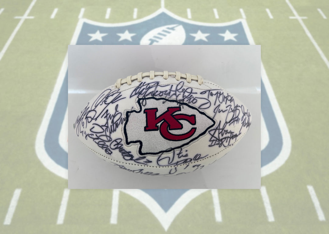 Kansas City Chiefs Legends 30 signers Len Dawson, Joe Montana, Willie Lane, Neil Smith, Thomas Everett, Larry Johnson Tony Gonzalez